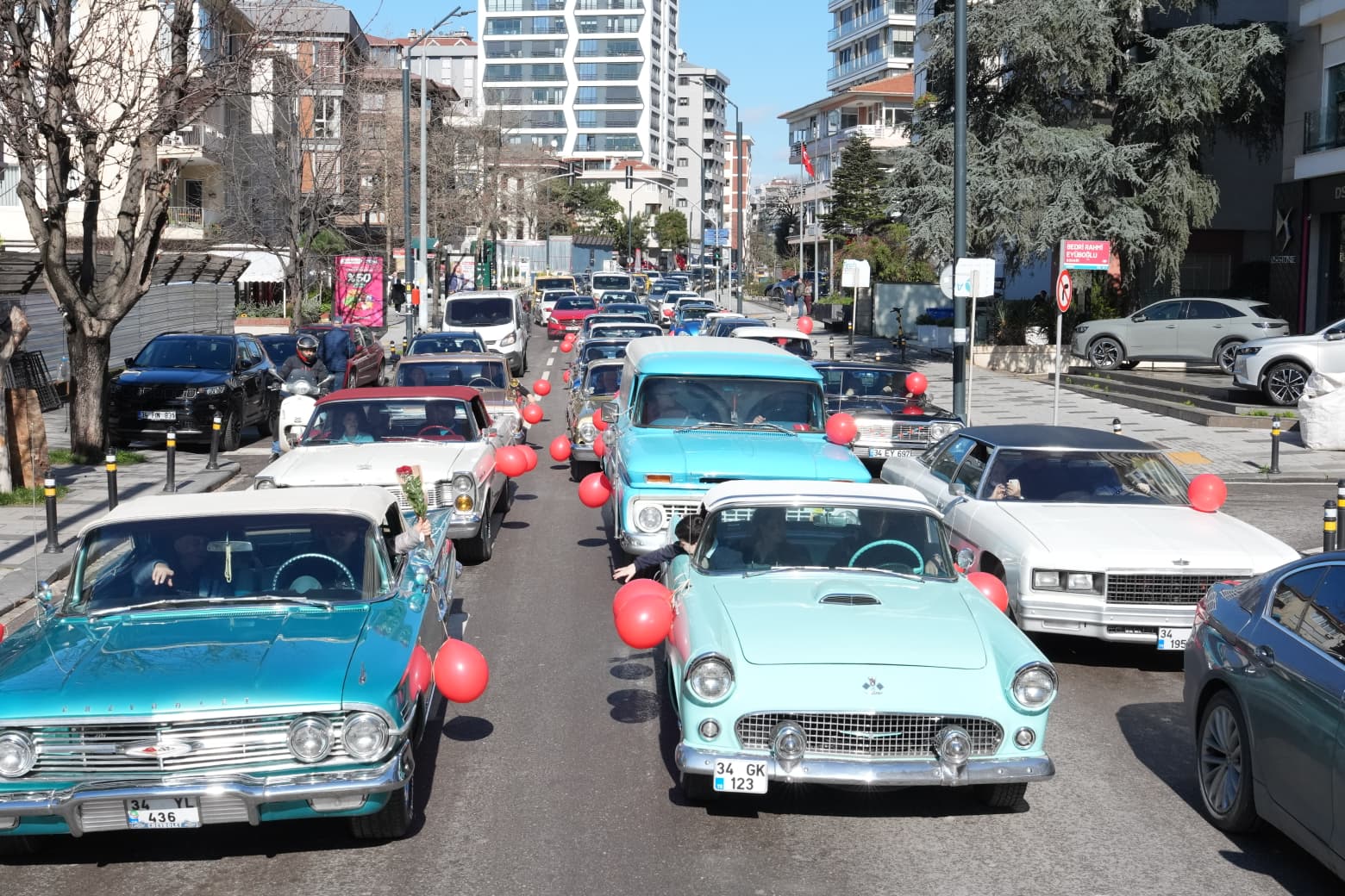 Kadıköy’de Sevgililer Günü konvoyu